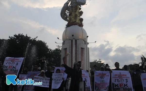 Thumbnail Dukung KPK di Sidoarjo, Massa Antikorupsi Desak Tuntaskan Pengusutan Kasus BPPD Sidoarjo