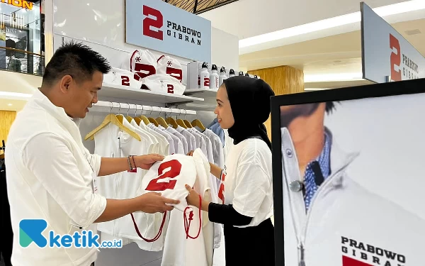 Thumbnail Kece Banget! Official Merchandise Capres Prabowo-Gibran Dijual di Mall FX Sudirman