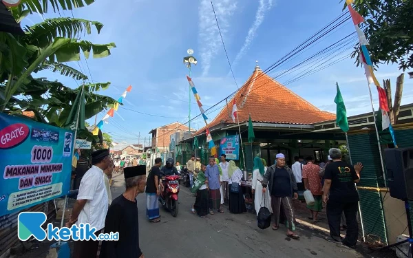 Thumbnail Masyarakat Sidoarjo Bagi 1000 Makanan untuk Nahdliyin 