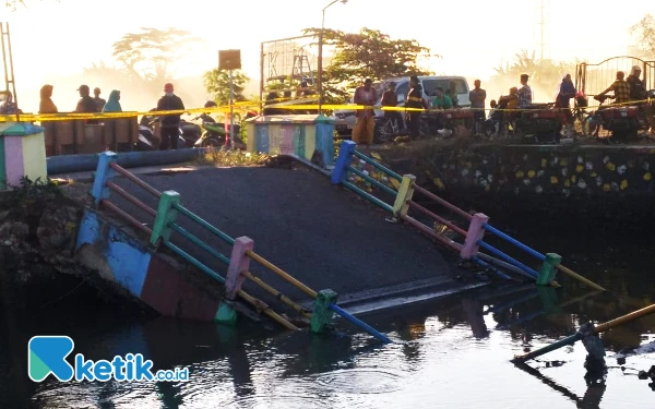 Thumbnail Warga Berharap Pembangunan Jembatan Kedungpeluk yang Ambruk Tidak Ditunda-tunda