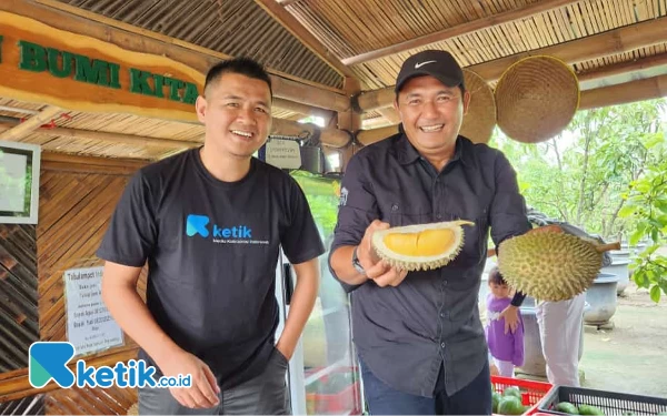 Thumbnail Berita - Ini Sosok Agus! Pemilik Kebun Bibit Kediri yang Viral, Lulusan STM Listrik hingga Jadi Pengusaha Buah Premium