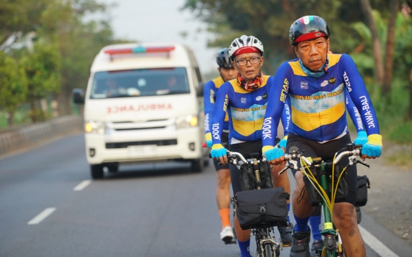 Thumbnail Santika Indonesia Bersama Komunitas Brompton Semarang Bagikan Seribu Kaki Palsu