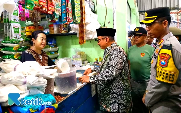 Thumbnail Bupati Situbondo Sidak Harga dan Ketersediaan Bahan Pokok Jelang Ramadan di Pasar Tradisional