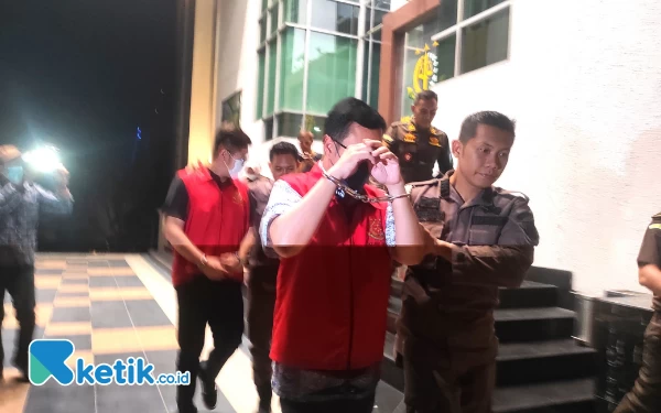 Thumbnail Berita - Bikin Kredit Usaha Fiktif Libatkan Manager BNI Gresik, 3 Tersangka Ditahan