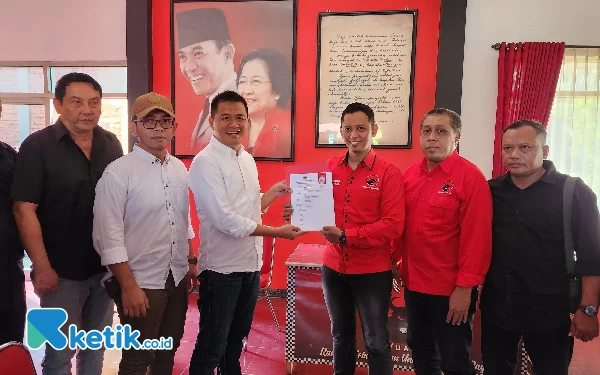 Ke Kandang Banteng, Kiagus Firdaus Kembalikan Formulir Pendaftaran Bacawawali ke PDIP Kota Madiun