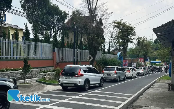 Thumbnail Ruas Jalan di Malang Raya Terpantau Macet saat Libur Panjang Natal