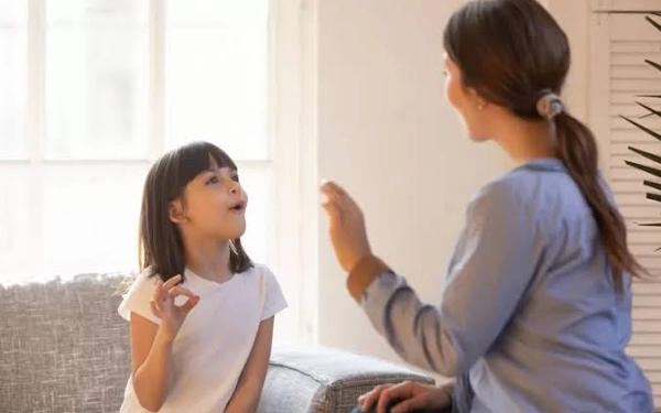 Cegah Anak Alami Speech Delay, Lakukan Enam Langkah ini