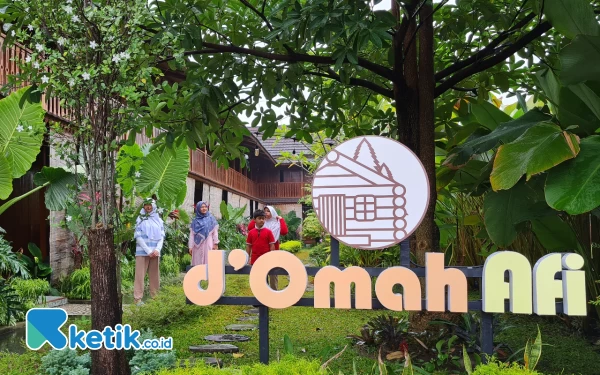 Thumbnail Liburan ke Jogja, Nginapnya d'Omah Afi Hotel Kayu Aja!