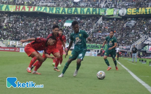 Thumbnail Bawa 22 Pemain, Aji Santoso Tidak Ingin Ambil Pusing Dengan Persija