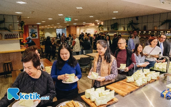 Thumbnail Pasutri Asal Indonesia Jual Nasi Bungkus di Australia, Ternyata Laris Manis