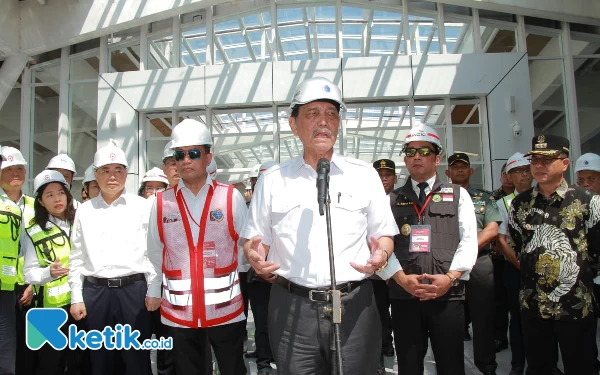 Thumbnail Berita - Luhut Uji Coba Naiki KCIC dari Jakarta ke Bandung 45 Menit