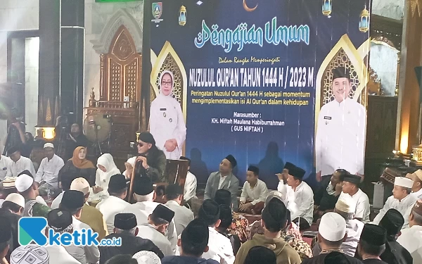 Thumbnail Ketika Gus Miftah Beri Ceramah Nuzulul Qur’an di Masjid Agung Baitul Mukminin Jombang