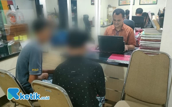 Thumbnail Santri di Kabupaten Malang Diduga Disetrika Seniornya, Ayah Korban Lapor Polisi