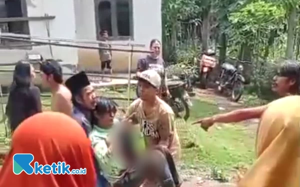 Thumbnail Diduga Rebutan Lahan Parkir, Dua Warga Wajak Kabupaten Malang Dibacok