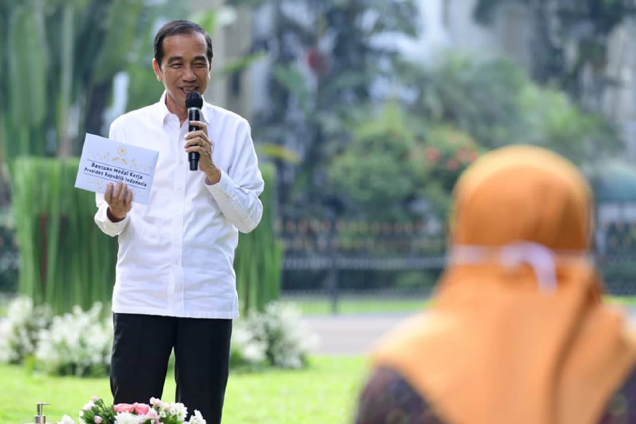 Thumbnail Ini Pesan Presiden Jokowi saat Bagikan BLT