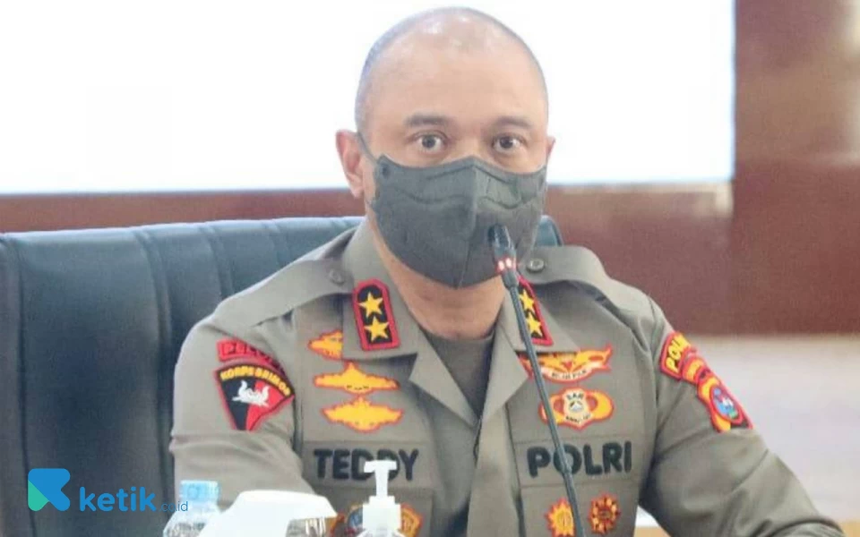 Thumbnail Berita - Teddy Minahasa Jadi Kapolda Jatim Gantikan Nico Afinta, Berikut Profilnya