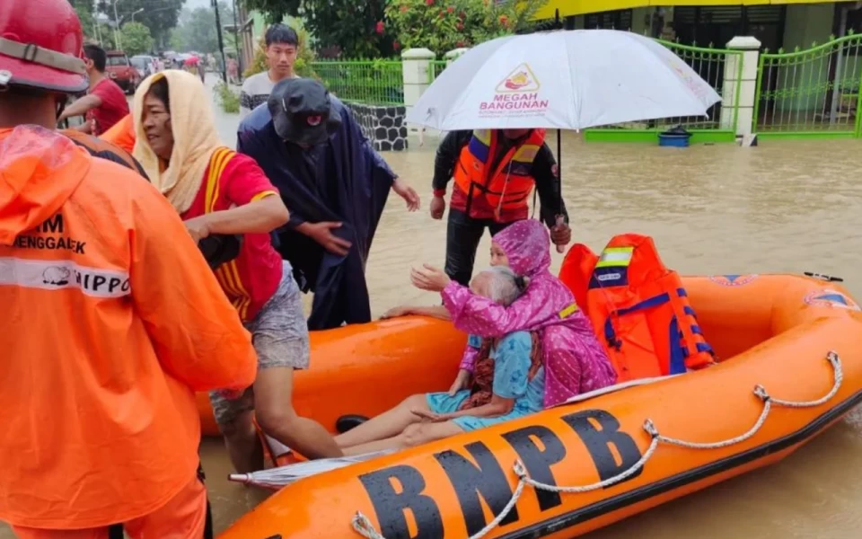 Thumbnail Berita - Curah Hujan Masih Tinggi, Banjir di Selatan Jatim Meluas