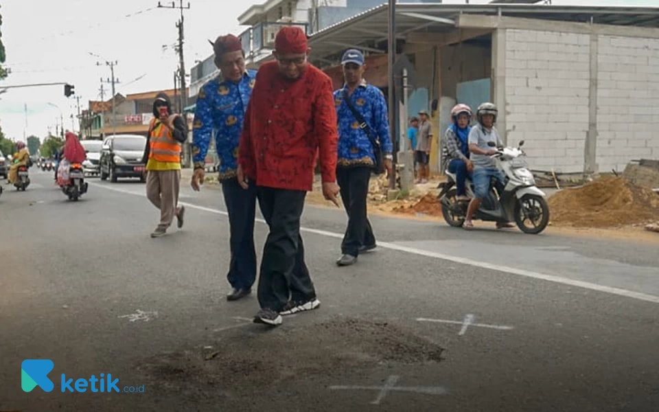 Thumbnail Bupati Sumenep Achmad Fauzi Blusukan Cek Proyek Tambal Sulam Aspal