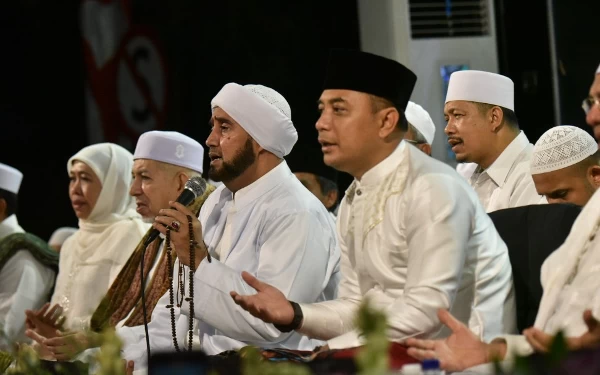 Thumbnail Eri Cahyadi Ingin 'Surabaya Bersholawat' Digelar Rutin