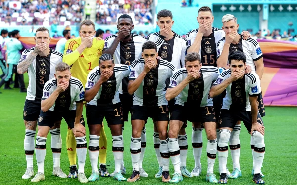 Thumbnail Protes Gerakan One Love Dibungkam FIFA, Jerman Pose Tutup Mulut