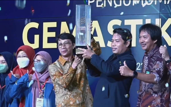 Thumbnail Berita - Tak Tergoyahkan, ITS Pertahankan Juara Umum Gemastik XV 