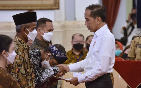 Thumbnail Jokowi ke Menteri Hadi Tjahjanto: Jangan Beri Ampun Mafia Tanah!