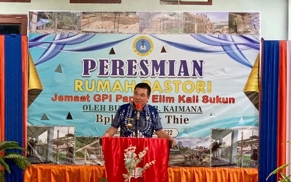 Thumbnail Bupati Kaimana Resmikan Rumah Pastori Jemaat GPI Papua Elim Kali Sukun