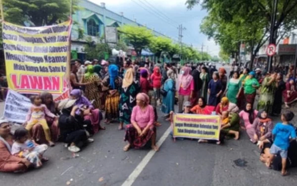 Thumbnail Pedagang Pasar Larangan Tolak Dipindah