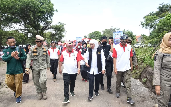 Thumbnail Berita - Demi Mempermudah Mobilitas Warga, Khofifah Resmikan Akses Jalan Merak-Baluran Situbondo