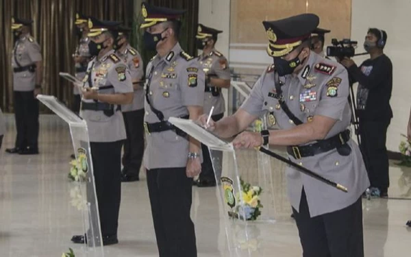 Kapolda Metro Jaya Lantik Tujuh Kapolres dan Kabid Humas