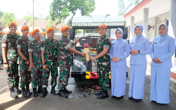 Thumbnail Danyonko 464 Kopasgat Serahkan 1 Unit Happy Car untuk Keluarga Besar Satuan