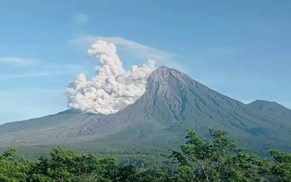 Thumbnail Pagi Ini Gunung Semeru Erupsi Lagi, Lebih Dahsyat