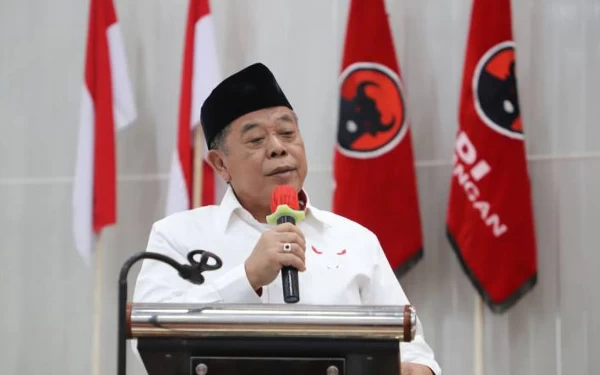 Thumbnail Ketua DPRD Jatim Kusnadi Enggan Berkomentar saat Rumah Istri Digeledah