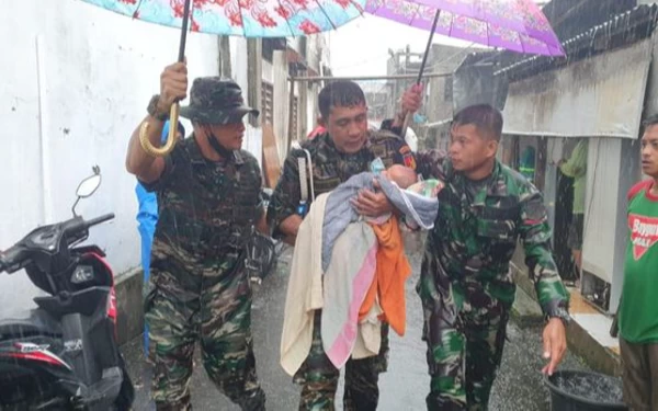 Thumbnail Manado Banjir, TNI AD Kerahkan 585 Personel Bantu Evakuasi 