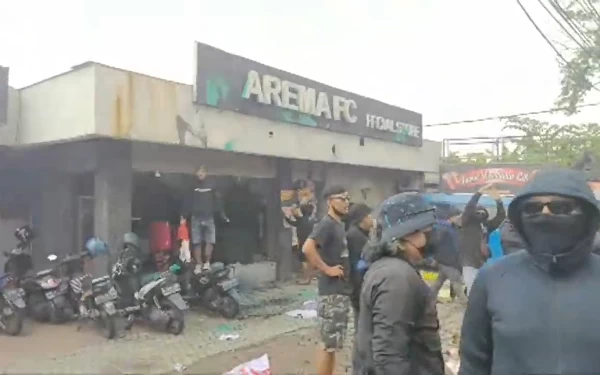 Thumbnail Prihatin Kantor Dirusak, Arema FC: Kami Terbuka untuk Berdialog