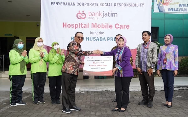 Thumbnail Berita - Bank Jatim Serahkan Hospital Mobile ke RSUD Husada Prima Surabaya