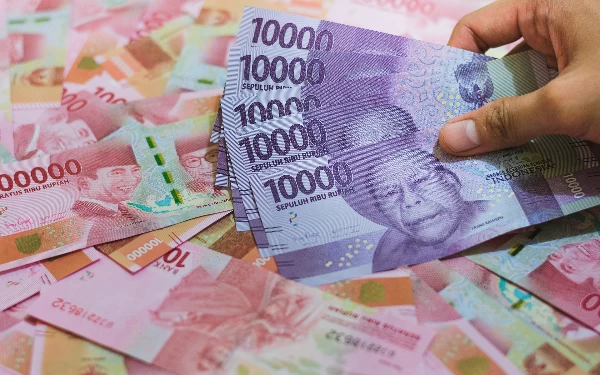 Thumbnail Rupiah Melemah Seiring Data Perdagangan China yang Mengecewakan