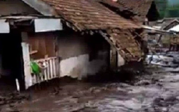 Thumbnail Berita - Banjir Bandang Bondowoso: Puluhan Rumah, Sekolah, Musala Rusak