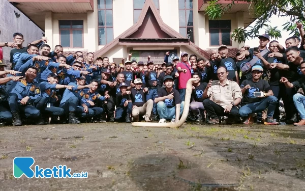 Thumbnail Ketua Yayasan Sioux Meninggal Dipatuk King Cobra saat Memberikan Training Handling Ular Berbisa