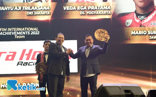 Raih IMI Awards, Mario Aji: Kado Spesial untuk Bapak Asuh Fadil Imran