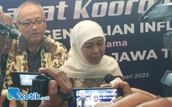 Thumbnail Kendalikan Inflasi Jatim 2023, Khofifah Gelar Rakor HLM