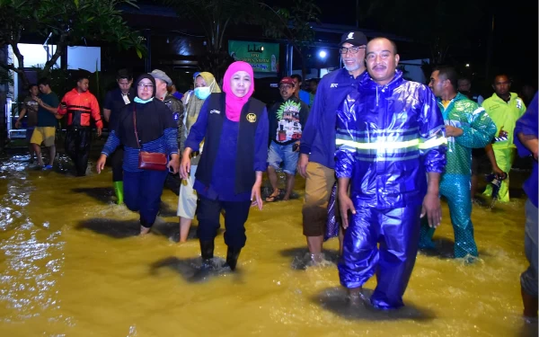 Thumbnail Gubernur Khofifah Tinjau Langsung Lokasi Banjir di Gresik