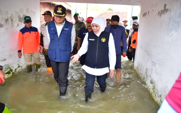 Thumbnail Gercep! Gubernur Khofifah Datangi Lokasi Banjir di Lamongan