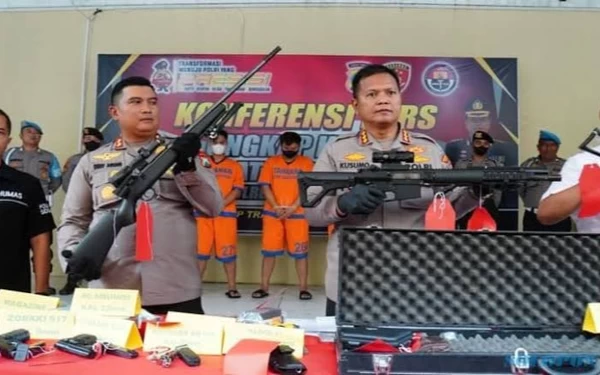 Thumbnail Pengirim Paket Pistol G2 di Sidoarjo Ditangkap