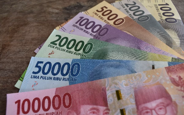 Thumbnail Rupiah Terpuruk di Level Rp15.261 Per Dolar AS