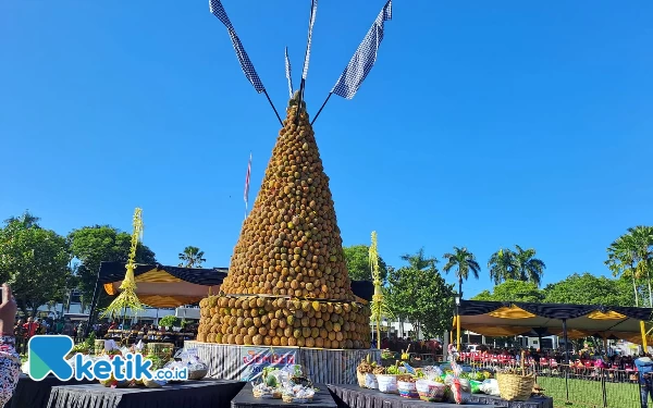 Thumbnail Berita - Masyarakat Jember Gelar Gebyar Gunungan Hasil Tani