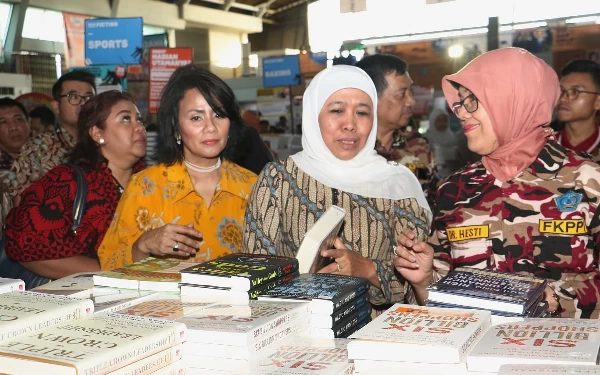 Thumbnail Berita - Miliki Jumlah Perpustakaan Terbanyak, Pemprov Jatim Terima Penghargaan dari Perpusnas