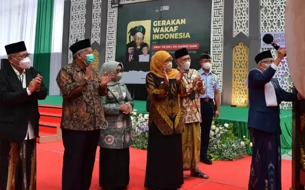 Thumbnail Ma'ruf Amin meresmikan Gerakan Wakaf Indonesia di Pesantren Tebuireng 2, di Desa Jombok, Kecamatan Ngoro. (Foto: Setwapres)