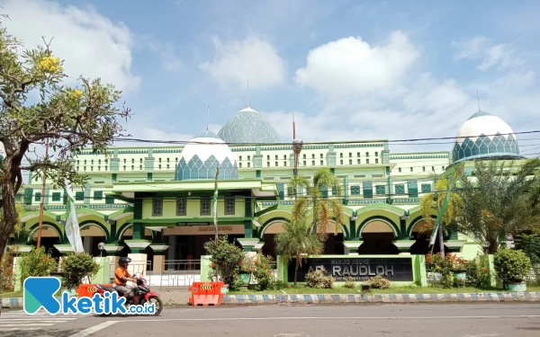 Thumbnail Masjid Agung Ar Raudlah, Mengikat Benang Sejarah Kota Kraksaan