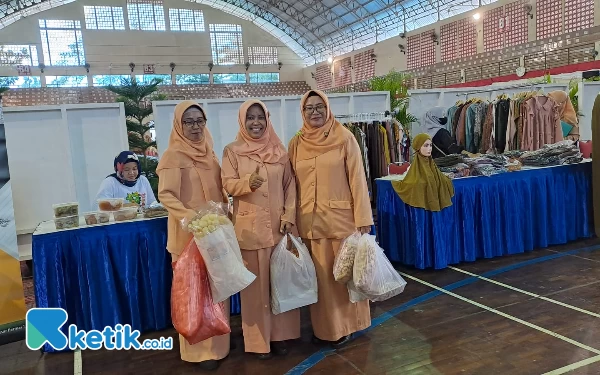 Thumbnail Dharma Wanita Poltek Jember Sediakan Paket Sembako Murah di Bazar Ramadan